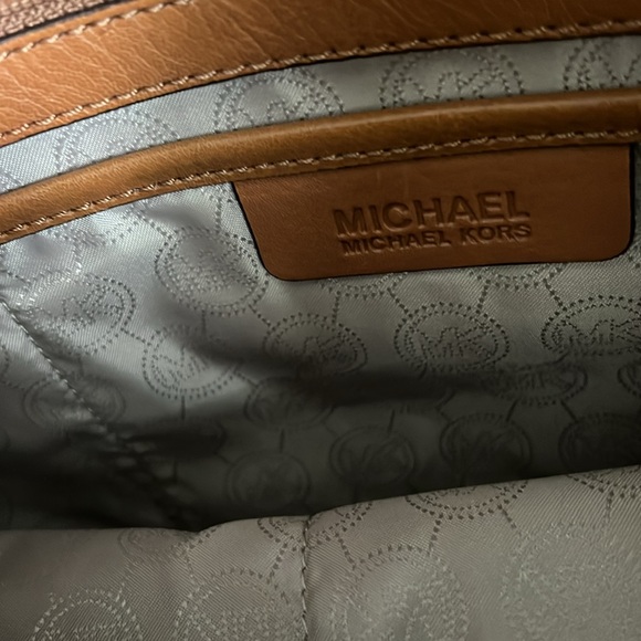 Michael Kors Crossbody purse - Picture 3 of 3